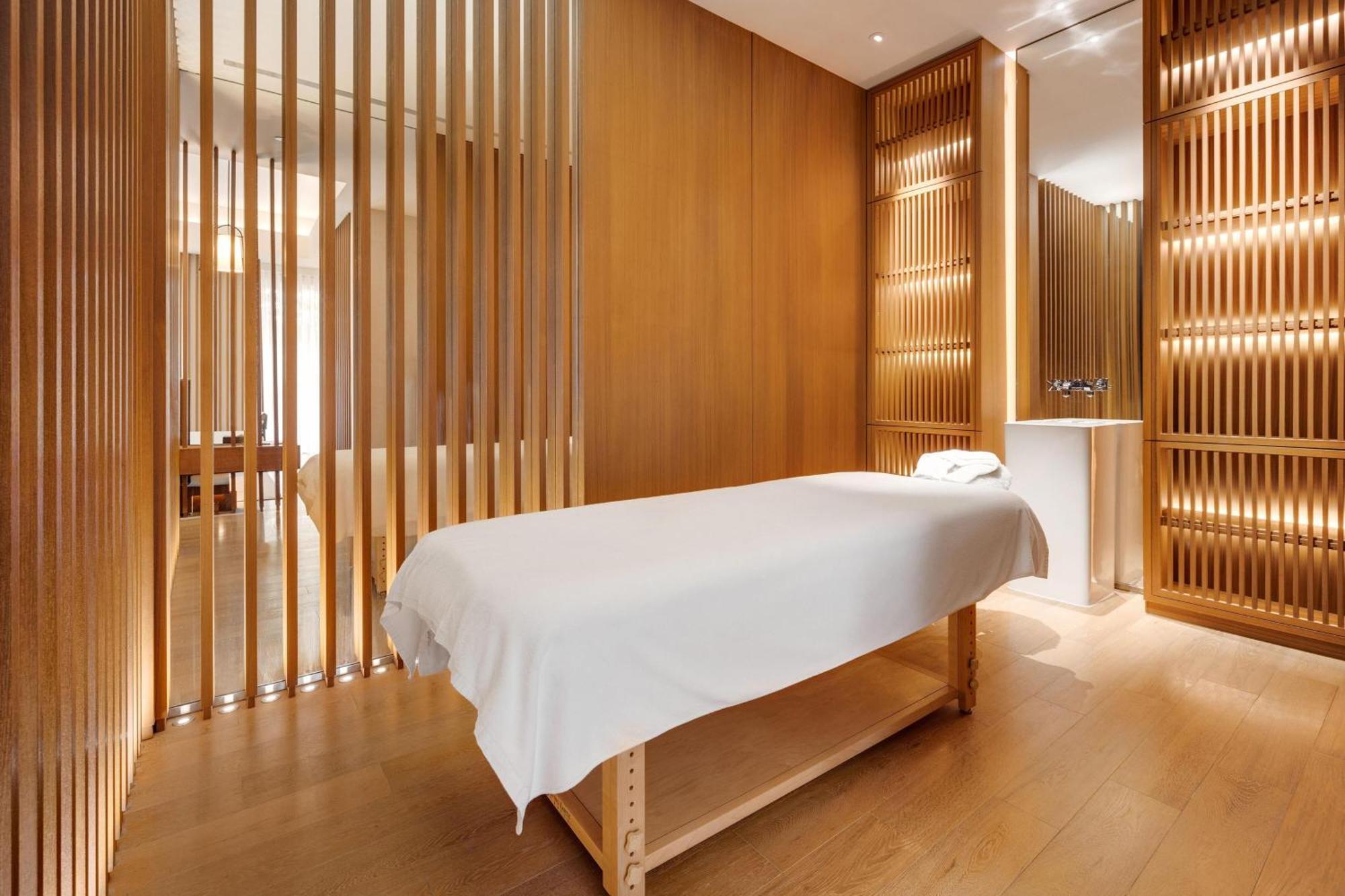 דאשי The Westin Tashee Resort, Taoyuan מראה חיצוני תמונה A treatment room at The Spa at The Landmark, Hong Kong